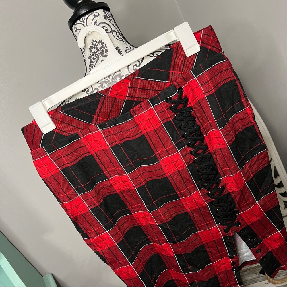 Torrid Mini Studio Luxe Ponte Lace-Up Plaid Pencil Skirt Size NWOT 2X Red Black - Picture 4 of 10